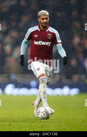 Londra, Regno Unito. 22nd Dic 2021. LONDRA, Inghilterra - DICEMBRE 22:West Ham United's Sad Benrahma durante la finale di Carabao Cup tra Tottenham Hotspur e West Ham United allo stadio Tottenham Hotspur, Londra, Inghilterra il 22nd Dicembre 2021 Credit: Action Foto Sport/Alamy Live News Foto Stock