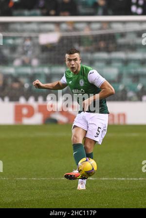 Easter Road Stadium, Edinburgh.Scotland UK.22nd Dec 21 Hibernian vs Aberdeen Cinch Premiership Match. Ryan Porteous (#5) di Hibernian FC Credit: eric mccowat/Alamy Live News Foto Stock