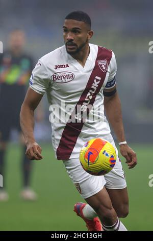 Milano, 22nd dicembre 2021. Gleison Bremer del Torino FC durante la serie A a a Giuseppe Meazza, Milano. Il credito d'immagine dovrebbe essere: Jonathan Moscrop / Sportimage Foto Stock