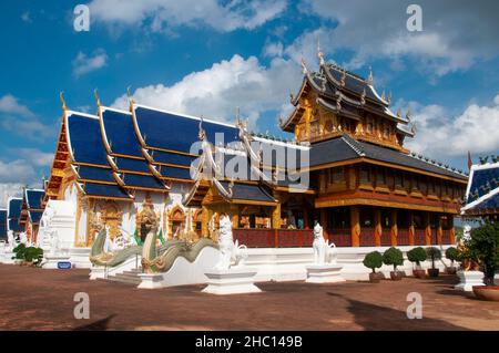 Thailandia: Wat Ban Den, Ban Inthakin, distretto di Mae Taeng, Chiang mai. Il Wat Ban Den, noto anche come Wat Bandensali si Mueang Kaen, è un grande complesso di templi buddisti a nord della città di Chiang mai, nel nord della Thailandia.