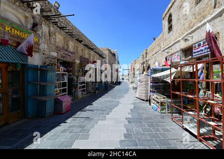 Doha è perfetta per una sosta di pochi giorni. Ha un'area moderna molto interessante e un fantastico vecchio mercato Foto Stock