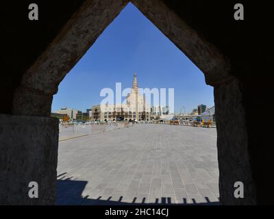 Doha è perfetta per una sosta di pochi giorni. Ha un'area moderna molto interessante e un fantastico vecchio mercato Foto Stock