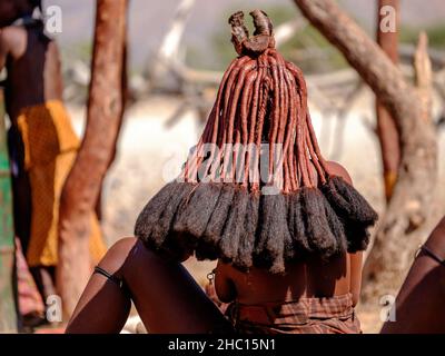 Il tribu di Himba è una tribù semi-nomade, pastorale della Namibia settentrionale Foto Stock