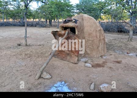 Il tribu di Himba è una tribù semi-nomade, pastorale della Namibia settentrionale Foto Stock