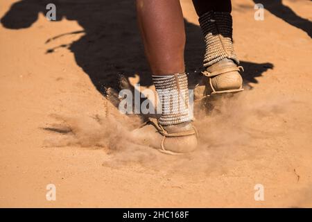 Il tribu di Himba è una tribù semi-nomade, pastorale della Namibia settentrionale Foto Stock