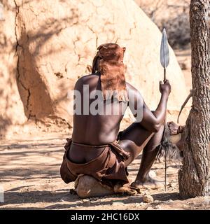 Il tribu di Himba è una tribù semi-nomade, pastorale della Namibia settentrionale Foto Stock