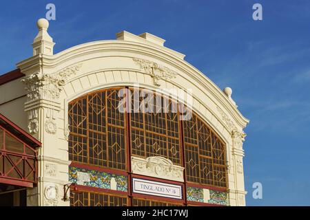 Valencia, Spagna. Dicembre 20, 2021. Magazzini, Valencian edifici storici in stile art nouveau nel Porto di Valencia noto come Los Tinglados finito nel 191 Foto Stock