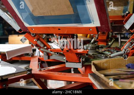 tessuto serigrafico printery. stampa vagliatrice. serigrafia produzione Foto Stock