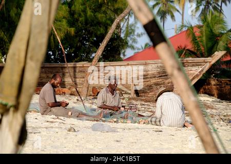 Fishermans e Soki la Smaki a Nungwi Beach Foto Stock