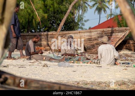 Fishermans e Soki la Smaki a Nungwi Beach Foto Stock