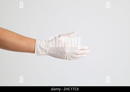 La mano umana con guanto su sfondo bianco Foto Stock