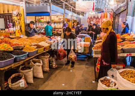 OSH, KIRGHIZISTAN - 28 MAGGIO 2018: Vista del bazar in OSH, Kirghizistan Foto Stock