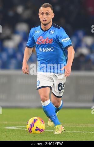 Napoli, Italia. 22nd Dic 2021. Stanislav Lobotka (SSC. Napoli ) in azione la Serie A tra SSC Napoli e Spezia Calcio allo Stadio Diego Armando Maradona:il risultato finale vince la Spezia 0-1 (Credit Image: © Agostino Gemito/Pacific Press via ZUMA Press Wire) Foto Stock