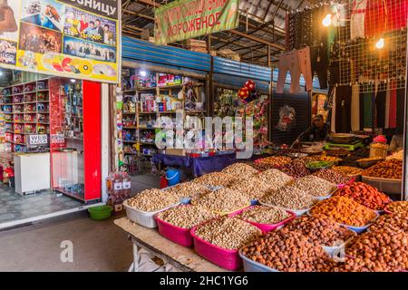 OSH, KIRGHIZISTAN - 28 MAGGIO 2018: Vista del bazar in OSH, Kirghizistan Foto Stock