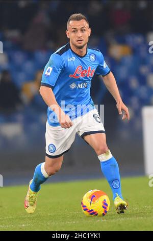Napoli, Italia. 22nd Dic 2021. Stanislav Lobotka (SSC. Napoli ) in azione la Serie A tra SSC Napoli e Spezia Calcio allo Stadio Diego Armando Maradona:il risultato finale vince la Spezia 0-1 (Credit Image: © Agostino Gemito/Pacific Press via ZUMA Press Wire) Foto Stock