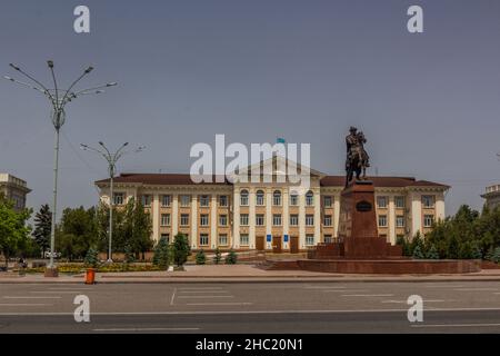 TARAZ, KAZAKISTAN - 30 MAGGIO 2018: Statua di Baydibek Batyr a Taraz, Kazakistan Foto Stock