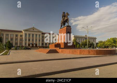 TARAZ, KAZAKISTAN - 30 MAGGIO 2018: Statua di Baydibek Batyr a Taraz, Kazakistan Foto Stock