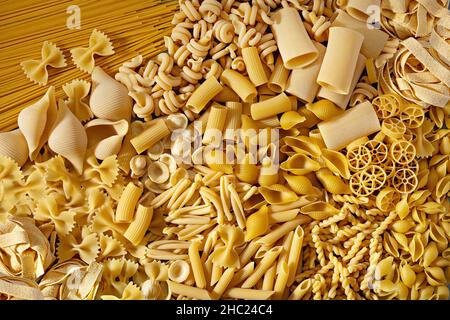 Pasta variante stock foto Pasta, Macaroni, secca, carboidrati - tipo alimentare Foto Stock