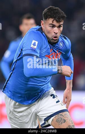 Napoli, Italia. 22nd Dic 2021. Andrea Petagna della SSC Napoli durante la Serie A match tra Napoli e Spezia Calcio allo Stadio Diego Armando Maradona, Napoli, Italia, il 22 dicembre 2021. Credit: Giuseppe Maffia/Alamy Live News Foto Stock