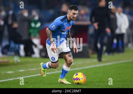 Napoli, Italia. 22nd Dic 2021. Matteo Politano della SSC Napoli durante la Serie A match tra Napoli e Spezia Calcio allo Stadio Diego Armando Maradona, Napoli, Italia, il 22 dicembre 2021. Credit: Giuseppe Maffia/Alamy Live News Foto Stock