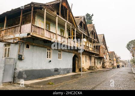 Vista di edifici unici in stile tedesco nella città di Bolnisi nella Georgia meridionale. Siti turistici Undiscovered e Katharinenfeld storica cultura tedesca rem Foto Stock