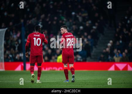 LONDRA, INGHILTERRA - DICEMBRE 19: Sadio Mane, Andrew Robertson durante la partita della Premier League tra Tottenham Hotspur e Liverpool a Tottenham Hot Foto Stock