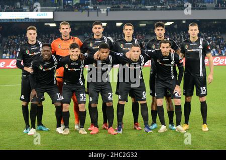 La rosa della Spezia la Serie A tra SSC Napoli e Spezia Calcio allo Stadio Diego Armando Maradona: Il risultato finale vince la Spezia 0-1 (Foto di Agostino Gemito/Pacific Press/Sipa USA) Foto Stock