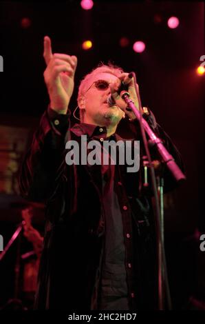 Roger Taylor in concerto al Shepherds Bush Empire di Londra. 15th ottobre 1998. Foto Stock