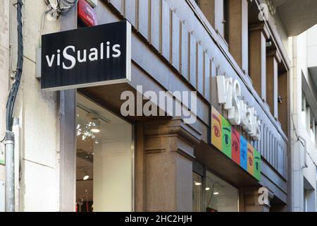 VALENCIA, SPAGNA - 01 DICEMBRE 2021: Visualis è una società spagnola di ottica Foto Stock