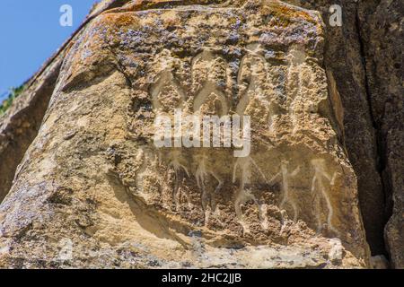 Antiche incisioni rupestri nella riserva dei petroglifi di Gobustan, in Azerbaigian Foto Stock