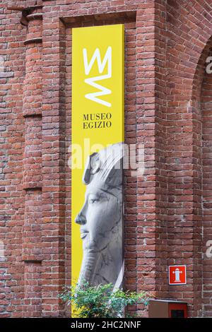 Ingresso al Museo Egizio, Torino, Italia, verticale Foto Stock