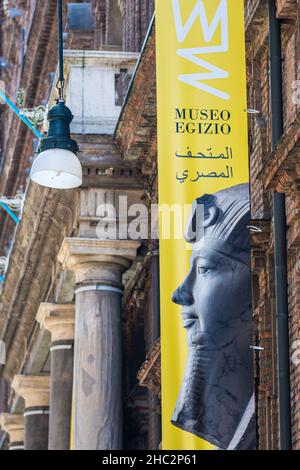 Ingresso al Museo Egizio, Torino, Italia, verticale Foto Stock