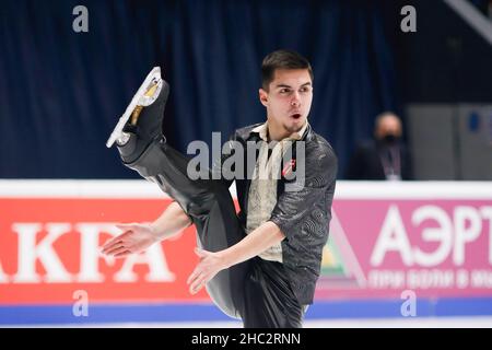 San Pietroburgo, Russia. 23rd Dic 2021. Il Savosin romano di Russia compete durante il programma corto degli uomini il giorno uno dei cittadini russi di Rostelecom 2022 di pattinaggio di figura al Palazzo dello Sport di Yubileyny a San Pietroburgo. (Foto di Kashkkkovskij/Sipa Image/Sipa USA) Credit: Sipa USA/Alamy Live News Foto Stock