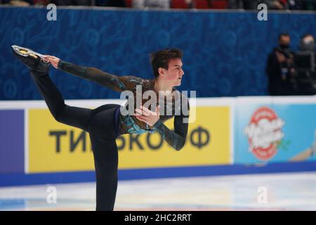 San Pietroburgo, Russia. 23rd Dic 2021. Makar Ignatov della Russia compete durante il programma corto degli uomini il giorno uno dei cittadini russi di Rostelecom 2022 di pattinaggio di figura al Palazzo dello Sport di Yubileyny a San Pietroburgo. (Foto di Kashkkkovskij/Sipa Image/Sipa USA) Credit: Sipa USA/Alamy Live News Foto Stock