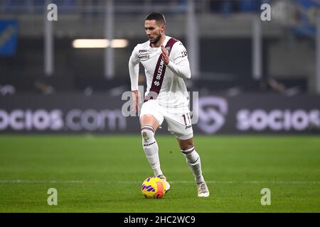 Milano, Italia. 22nd Dic 2021. Marko Pjaca del Torino FC in azione durante la Serie Una partita di calcio tra il FC Internazionale e il Torino FC. Credit: Nicolò campo/Alamy Live News Foto Stock