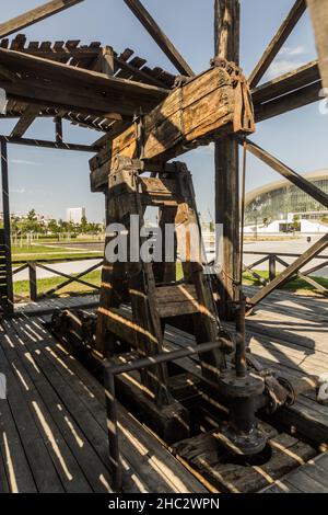 Il primo pozzo petrolifero industrialmente perforato del mondo dal 1846 situato a Baku, in Azerbaigian Foto Stock