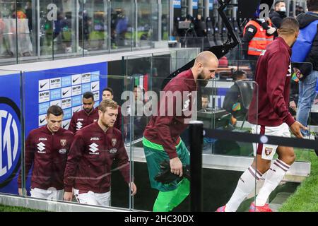 Milano, Italia. 22nd Dic 2021. Vanja Milinkovic-Savic del Torino FC e finanziatori del Torino FC durante la Serie A 2021/22 partite di calcio tra FC Internazionale e Torino FC allo Stadio Giuseppe Meazza di Milano il 22 dicembre 2021 Credit: Independent Photo Agency/Alamy Live News Foto Stock