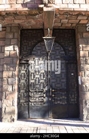 Lampada da sospensione Оutdoor in ferro battuto Foto Stock