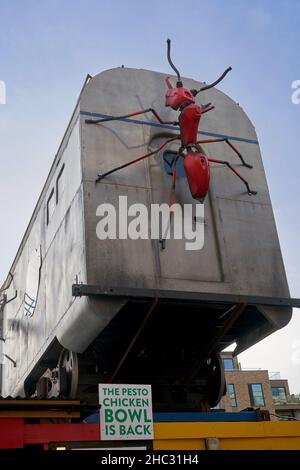 Scultura Luna blu di Joe Rush e The Mutoid Waste Co bermondsey Foto Stock