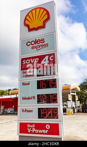 Stazione di benzina Shell a Sydney che mostra i prezzi delle pompe di benzina, diesel ed etanolo, Sydney, Australia Foto Stock