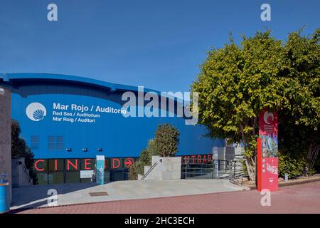 L'Auditorium del Mar Rosso dell'Oceanographic de Valencia è un edificio parzialmente sepolto, un cinema dove vengono proiettati i film Foto Stock