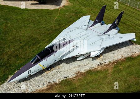 Un supersonico grumman della Marina degli Stati Uniti F-14 Tomcat in esposizione statica permanente al Grissom Air Museum a Bunker Hill, Indiana, USA. Foto Stock