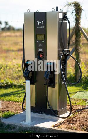 Stazione di ricarica rapida CC per veicoli elettrici in campagna Foto Stock