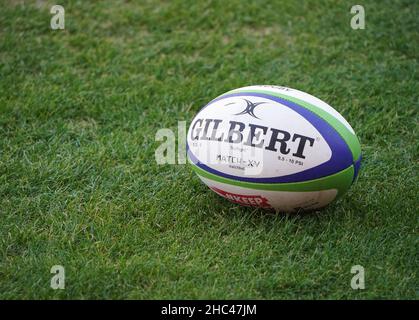 Palla di rugby Gilbert in campo Foto Stock