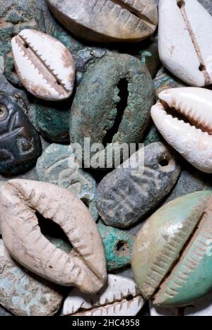 Antica Cowrie Shell cinese e imitazioni Foto Stock