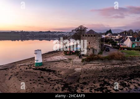 DERRY LONDONDERRY, REGNO UNITO - DICEMBRE 17 2021 : Culmore Point si trova sull'altro lato della centrale e del porto. Foto Stock