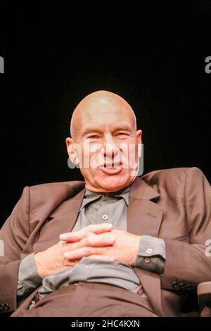 Patrick Stewart in A CHRISTMAS CAROL di Charles Dickens all'Albery Theatre, Londra WC2 07/12/2005 adattato e organizzato da Patrick Stewart Foto Stock