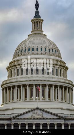 Colpo verticale dell'edificio del Campidoglio degli Stati Uniti a Washington, D.C. Foto Stock