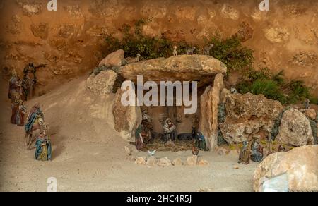 Presepio cristiano cattolico tradizionale, che rappresenta la nascita di Gesù. Immagine tradizionale di Natale Foto Stock