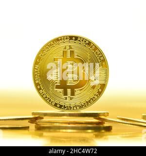 Bitcoin Cryptocurrency , monete d'oro , estrazione , denaro futuro Foto Stock